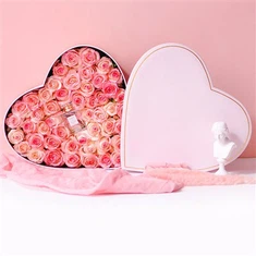 Confezione regalo di carta a forma di cuore