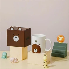 Scatole regalo con tazze a forma di simpatici animali